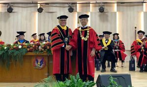 BERITA - UPH Kukuhkan Prof. Edwin Tambunan Sebagai Guru Besar UPH, Dorong Perdamaian melalui Penelitian Sensitivitas Konflik